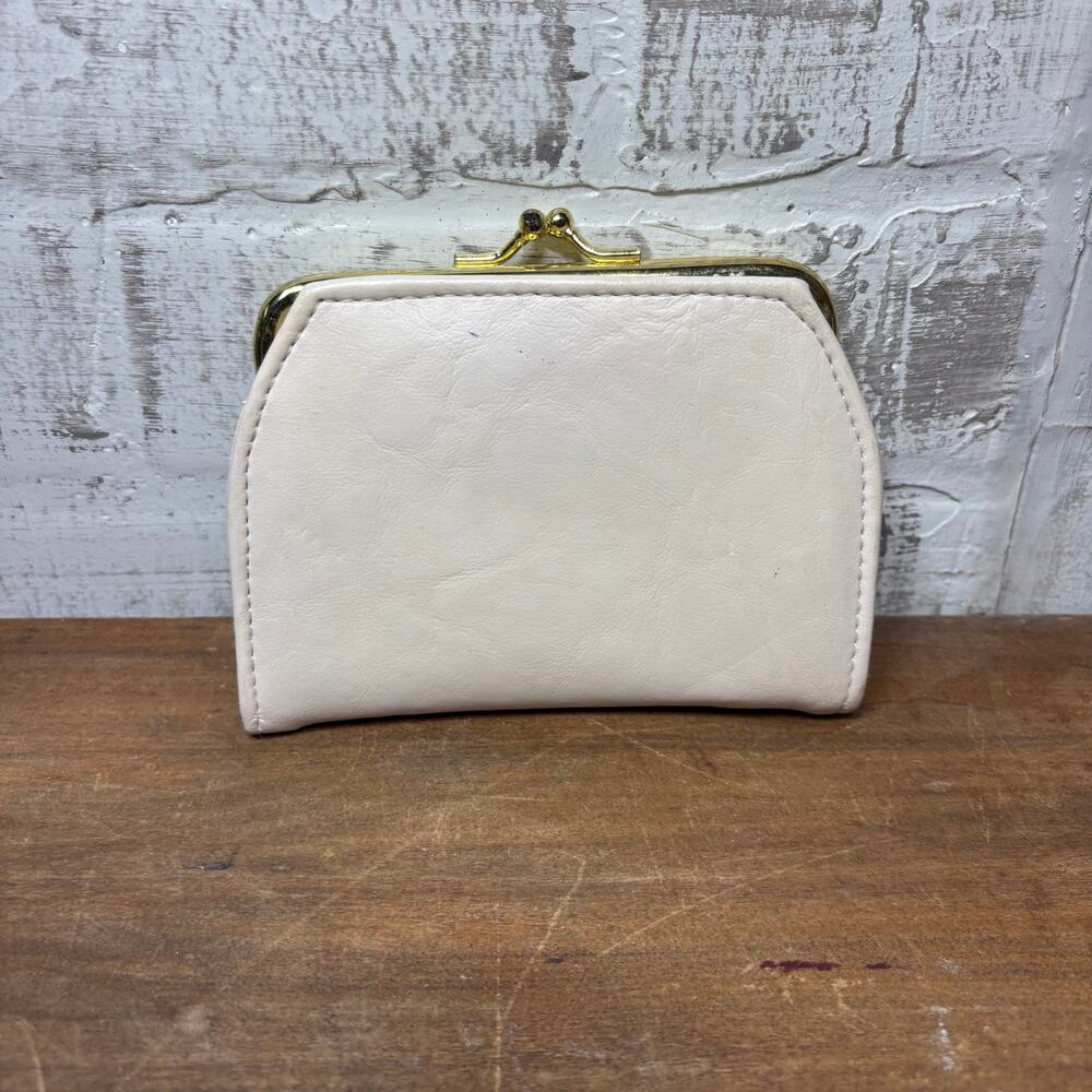 Vintage White Vinyl Kiss Lock Coin Purse